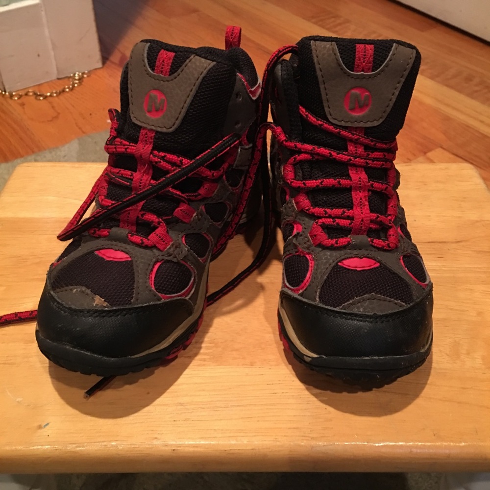 Nearly new hiking boots